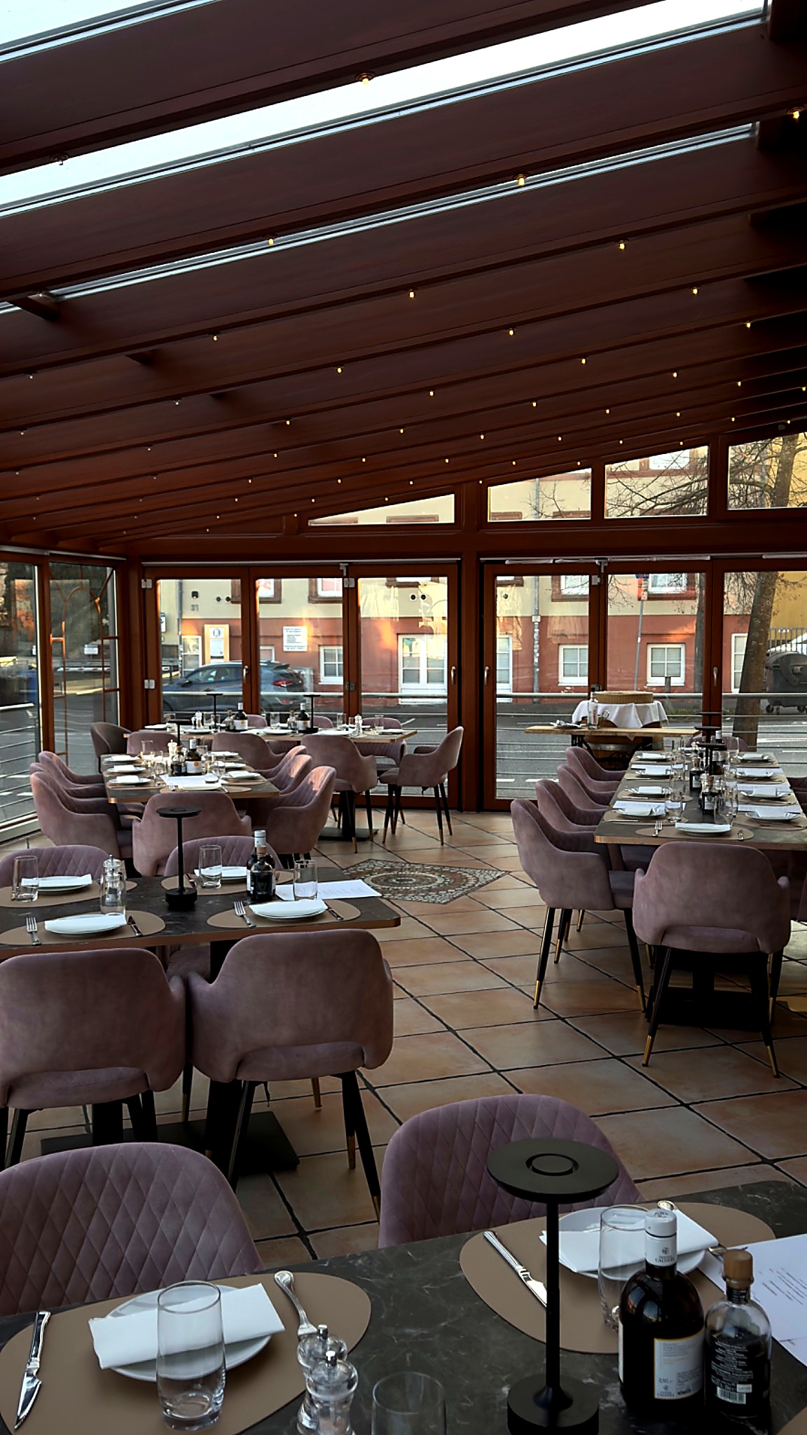 Der helle Wintergarten des Ristorante Adria in Gießen